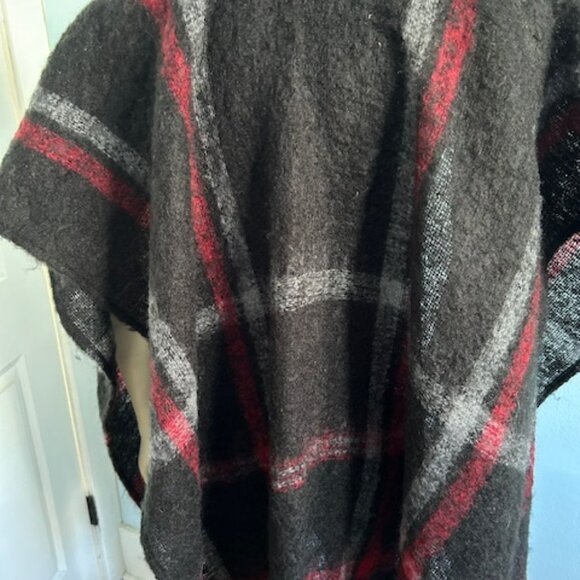 Women's Black Plaid Fringed Shawl, OSFM - Picture 4 of 5